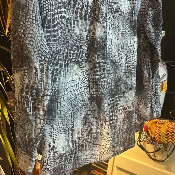 Olsen Button Down Snake Print Blouse Large - Picture 14 of 15